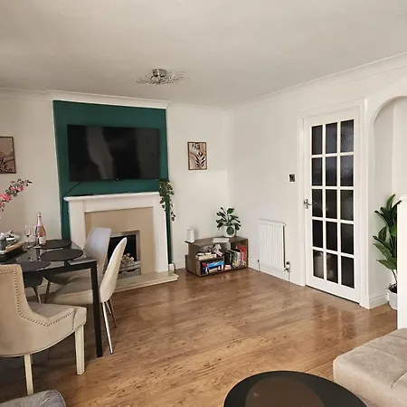 Σπίτι διακοπών Modern 3-bed Detached House With A Double Driveway, Free Wi-fi, Garden With Playground And Bbq Λιντς