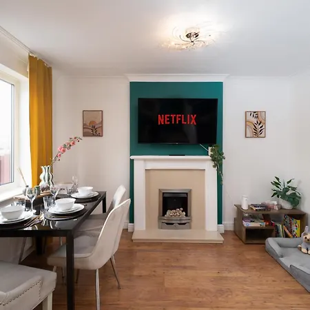 Modern 3-bed Detached House With A Double Driveway, Free Wi-fi, Garden With Playground And Bbq *