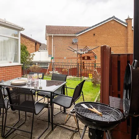 Modern 3-bed Detached House With A Double Driveway, Free Wi-fi, Garden With Playground And Bbq *