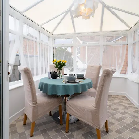 Modern 3-bed Detached House With A Double Driveway, Free Wi-fi, Garden With Playground And Bbq *